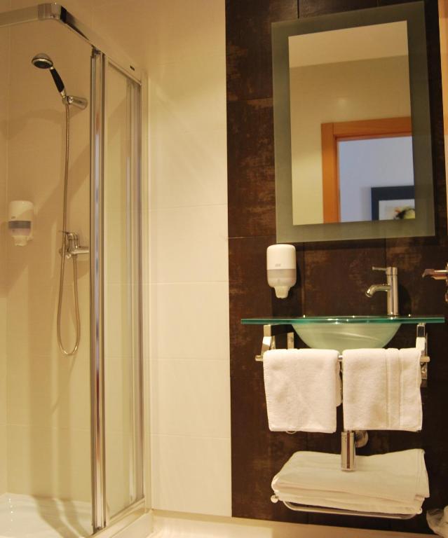 Apartamentos Plaza Mayor Llanes Esterno foto